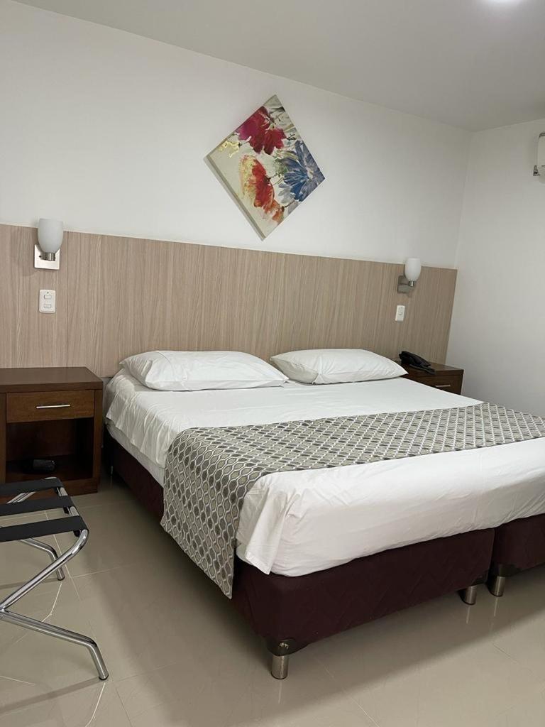 Hotel Juan Maria Tulua Ngoại thất bức ảnh