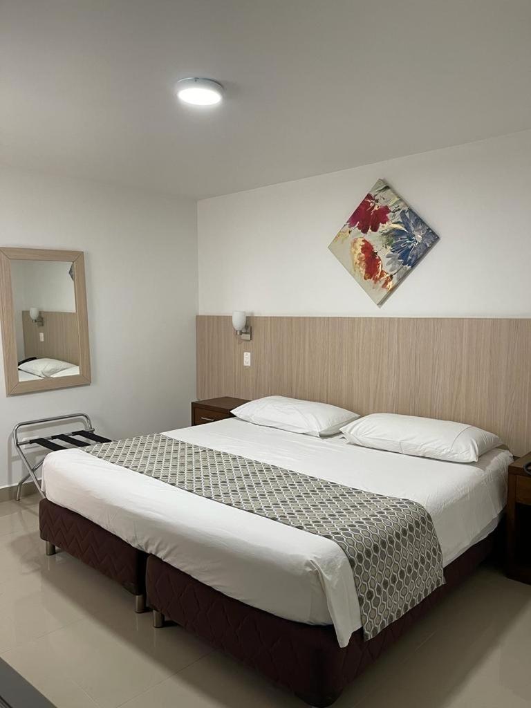 Hotel Juan Maria Tulua Ngoại thất bức ảnh