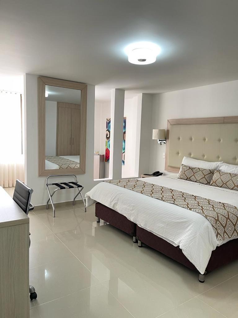 Hotel Juan Maria Tulua Ngoại thất bức ảnh