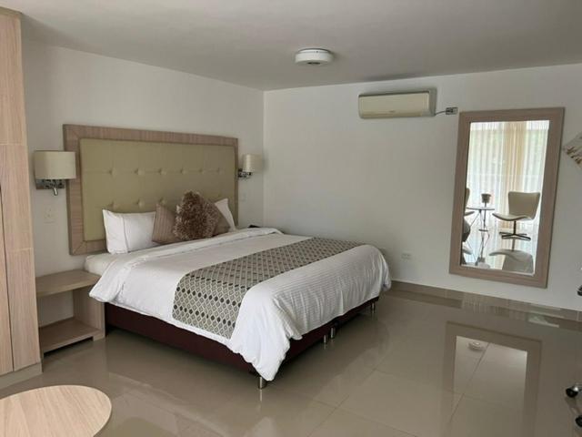Hotel Juan Maria Tulua Ngoại thất bức ảnh